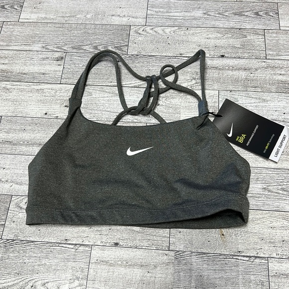 Nike‎ - Picture 1 of 6